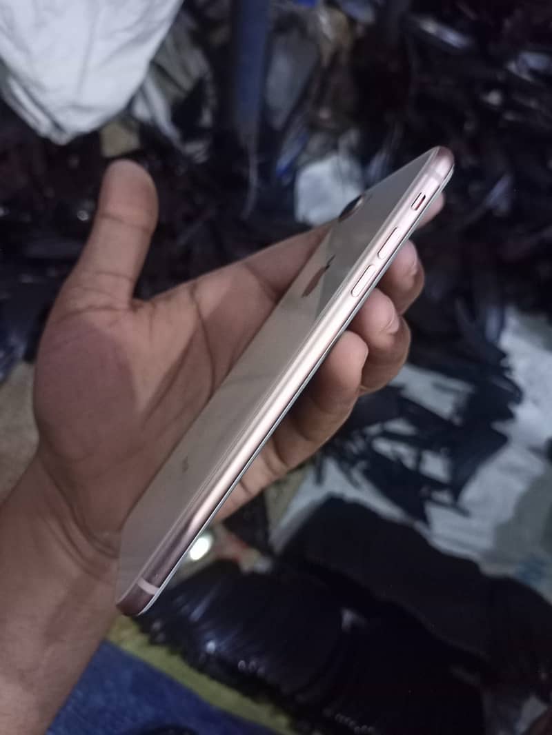 Apple iPhone 8 Plus 1