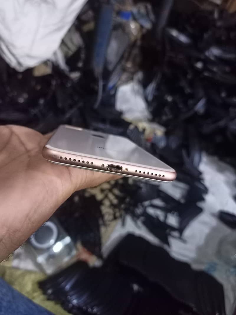 Apple iPhone 8 Plus 2