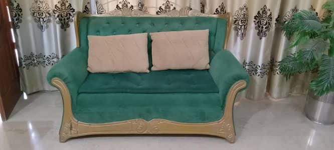 7 Seater chinyoti sofa in akhroti wood in pristine condition