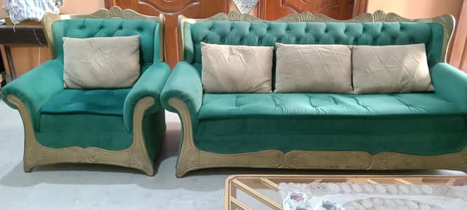 7 Seater chinyoti sofa in akhroti wood in pristine condition