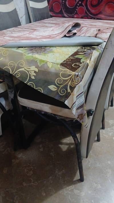 Dining Table with 6 Chairs for Sale – Excellent Condition