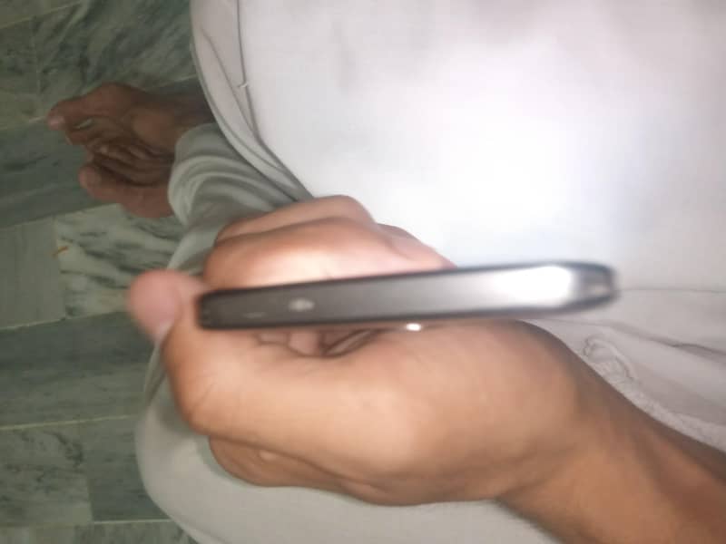 Sharp Aquos Zero 1