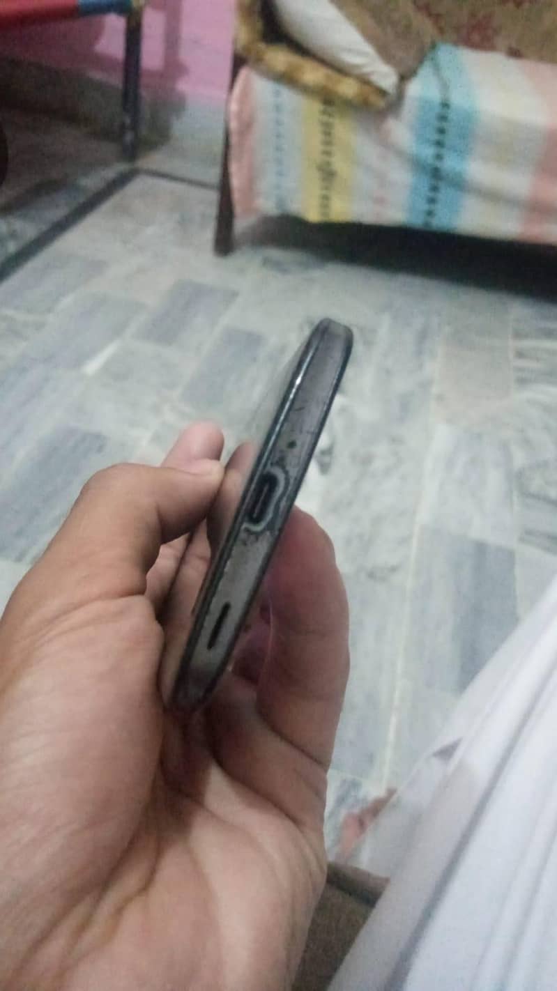Sharp Aquos Zero 5