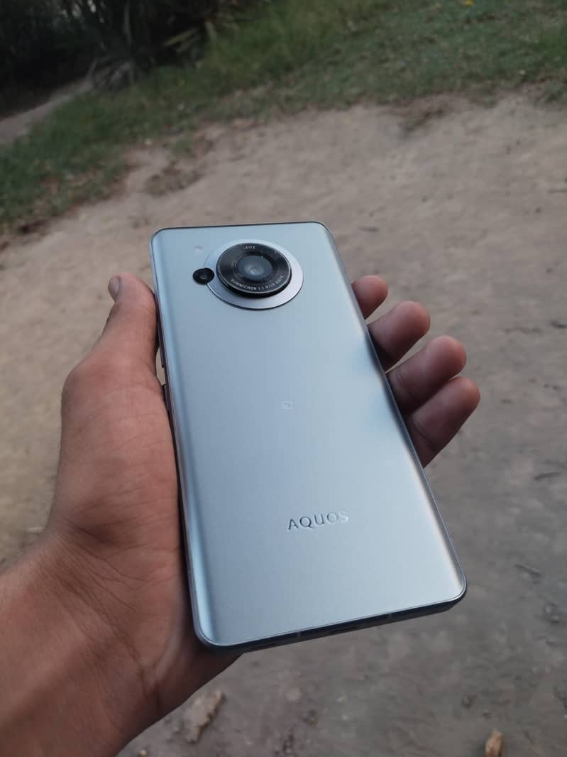 Sharp Aquos R7 0