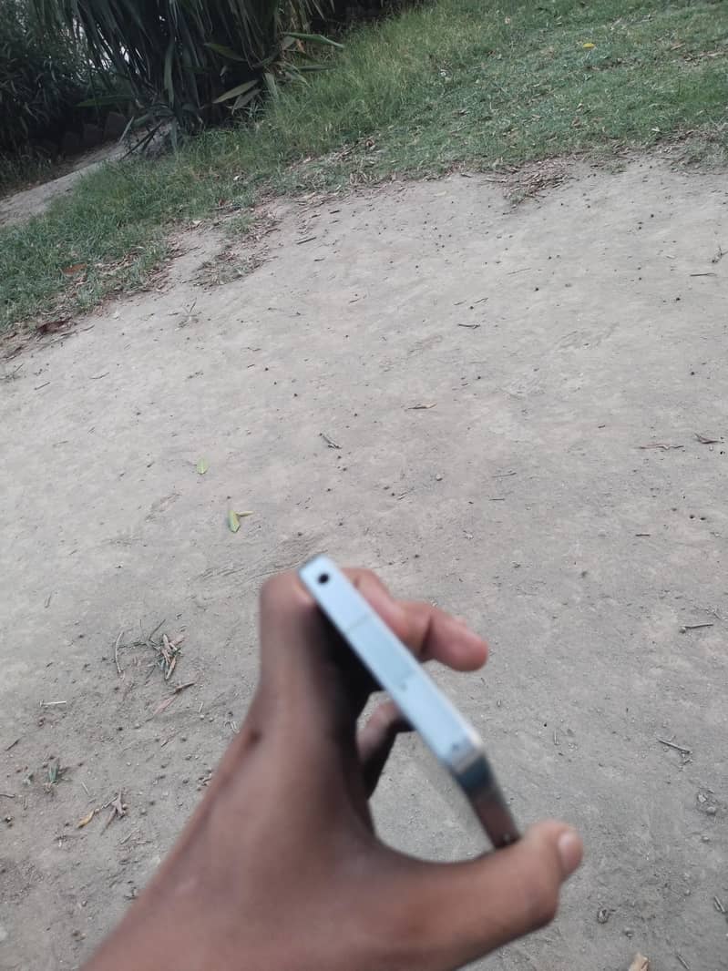 Sharp Aquos R7 4