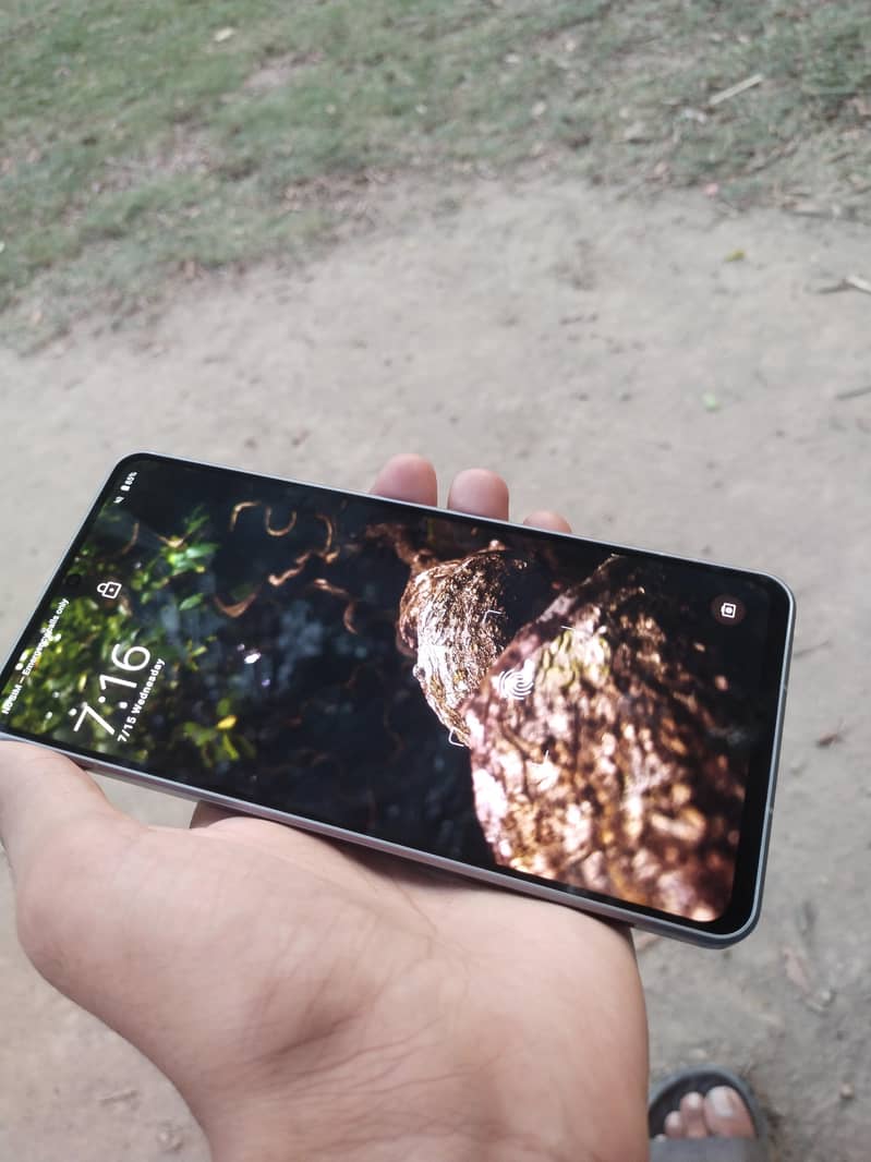 Sharp Aquos R7 5