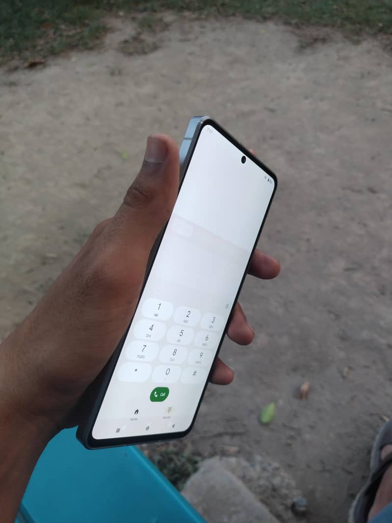 Sharp Aquos R7 7
