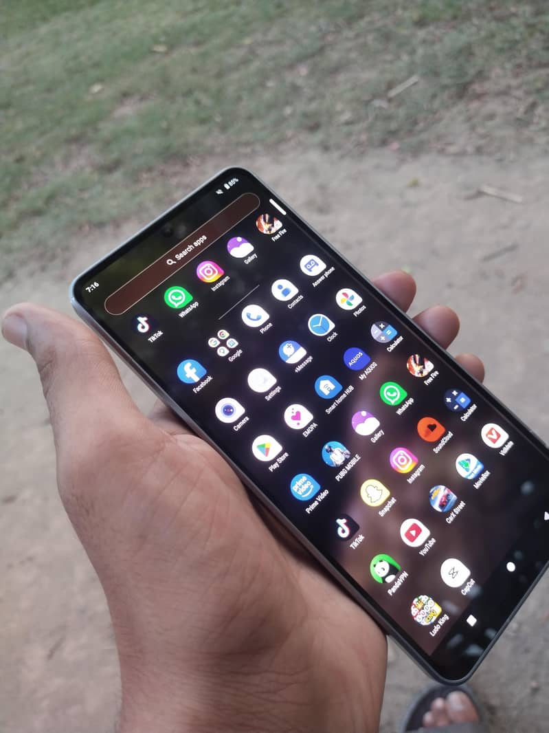Sharp Aquos R7 8