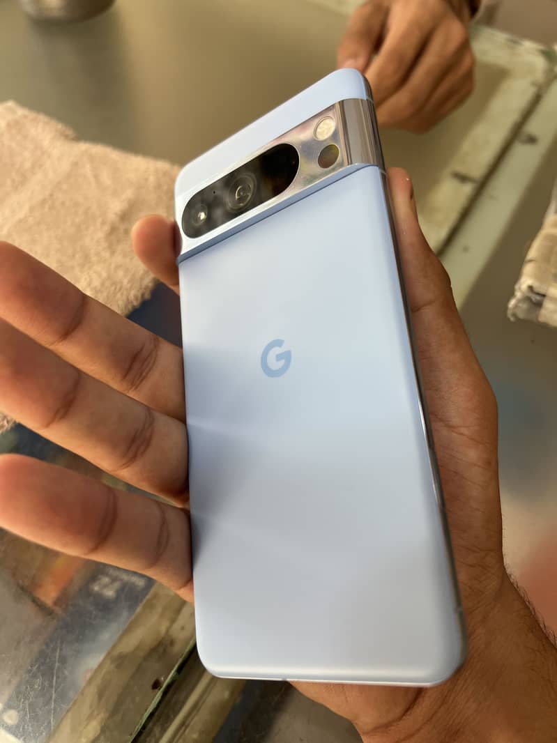 Google pixel 8 pro 1