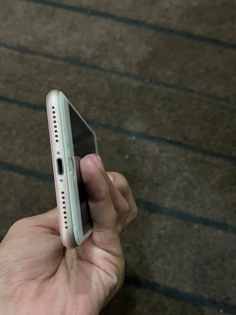 Apple iPhone 8 Plus 3