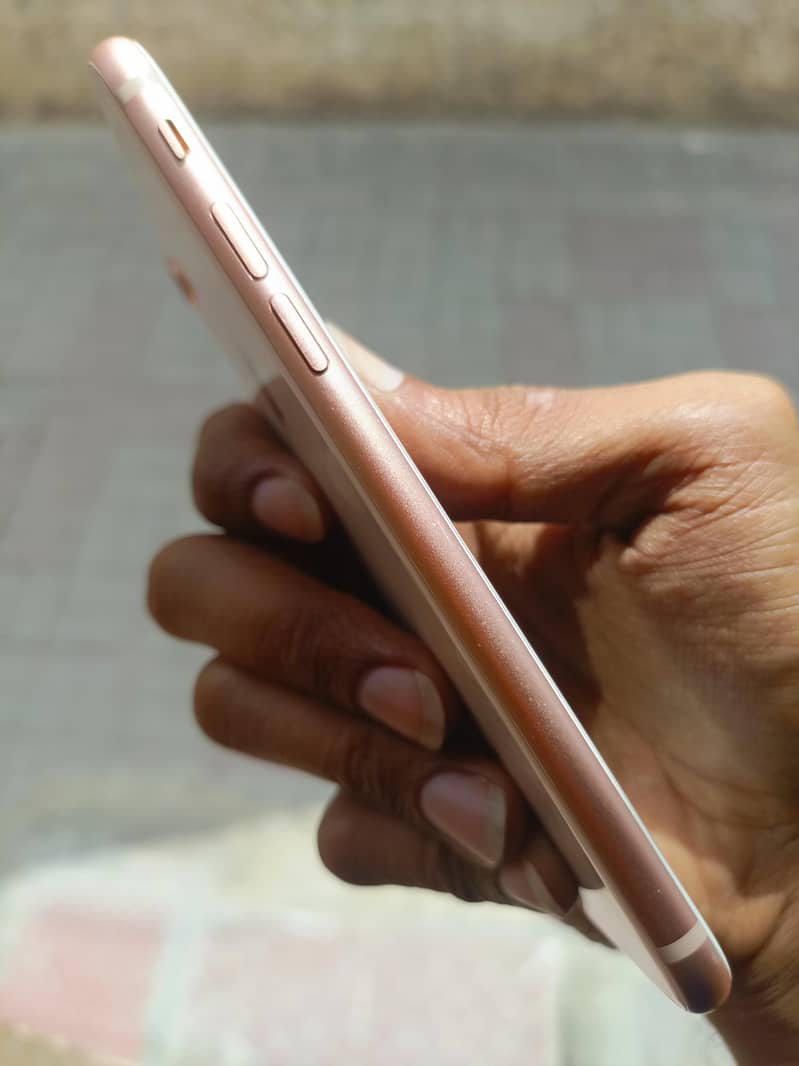 Apple iPhone 8 3