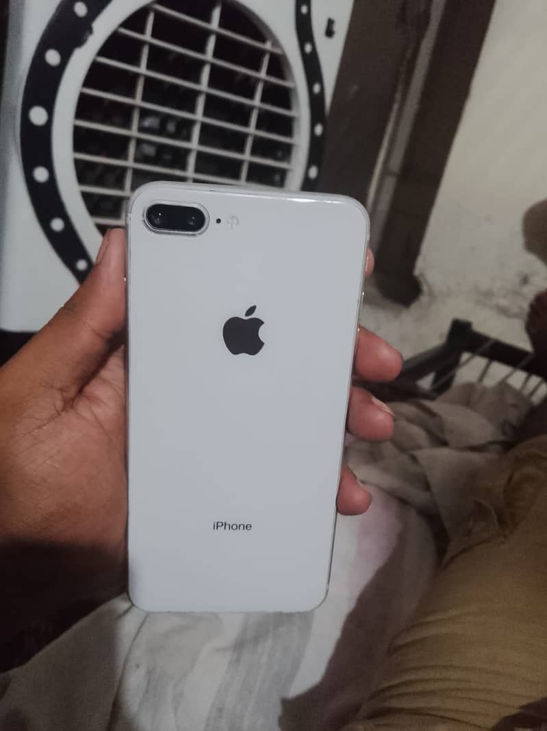 iPhone 8+ 3
