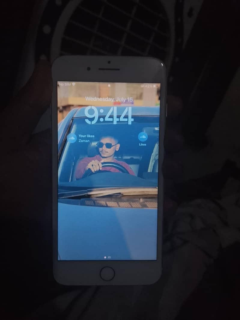 iPhone 8+ 4