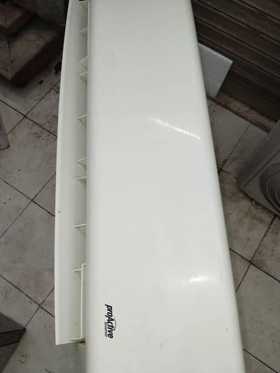 Dowlance 1.5 ton d. c inverter good condition only serious people