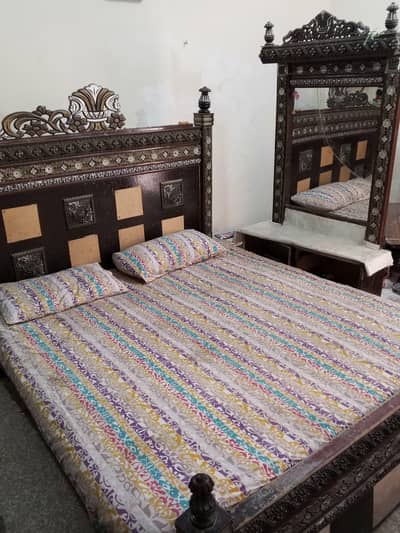 1 king size Bed + showcase + Dressing table for sale