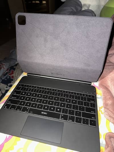 iPad Air M3 13” Wiwu keyboard Case