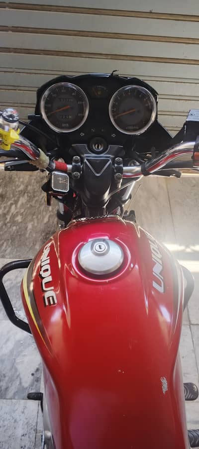 Unique UD 100 2015
