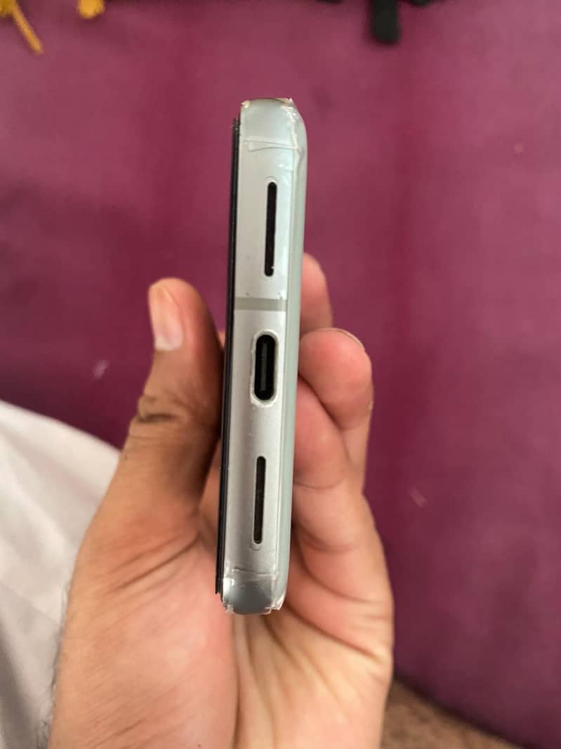 Google Pixel 8 4