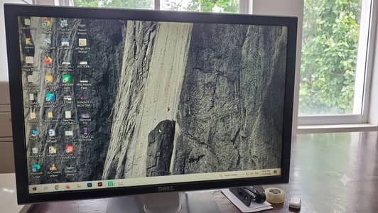 Dell UltraSharp 30" Widescreen Monitor (3007WFP) - 2560 \times 1600