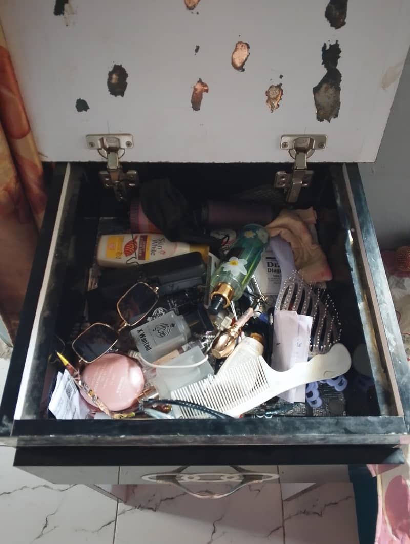 vanity table 1