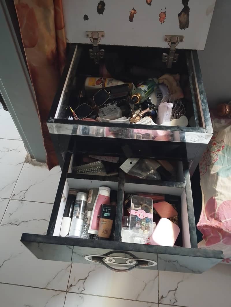vanity table 2