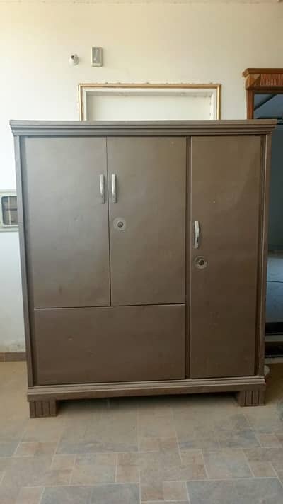 Metal wadrobe Almari