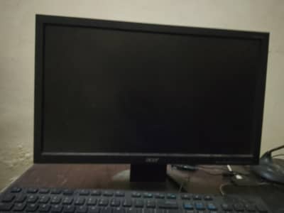 moniter for sail it is in one great piece