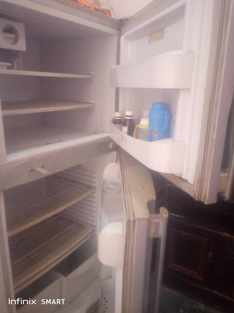 refrigerators 0