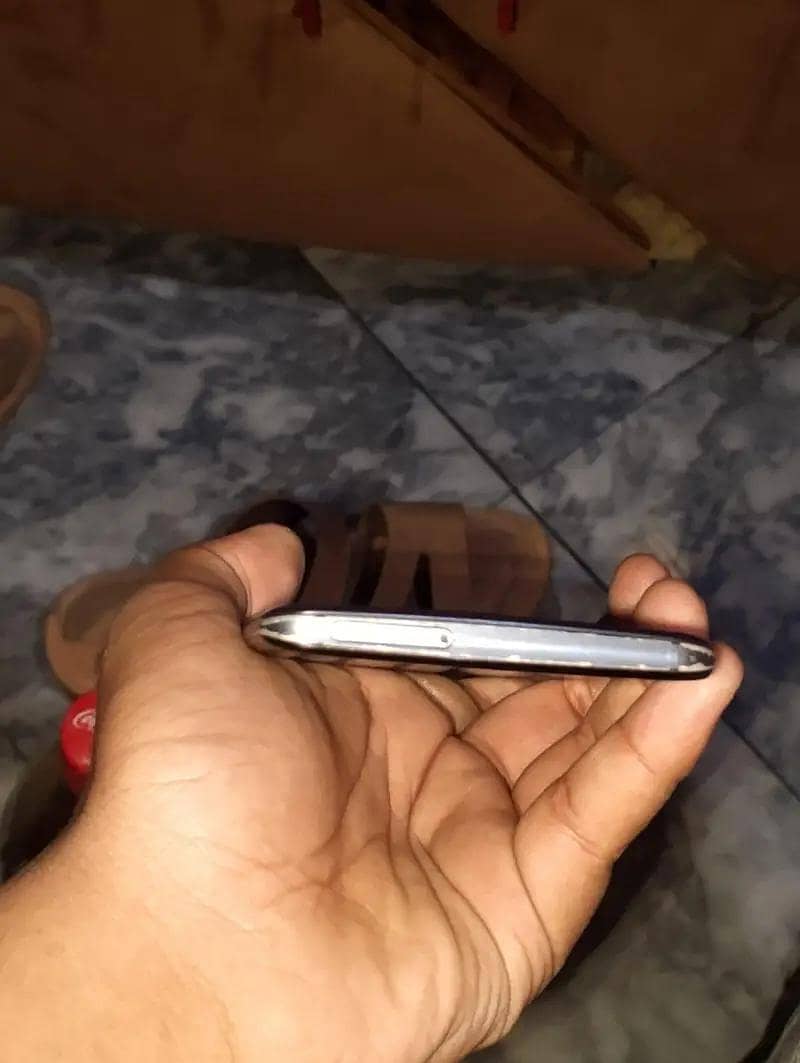 Sharp Aquos Zero 2 7