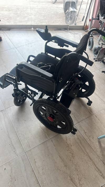 Electric auto wheelchair
