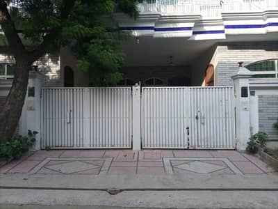 10 Marla Double storey house for rent for commercial activities