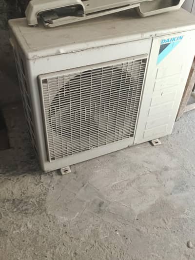DAIKIN ac 2 ton gas store read add only call