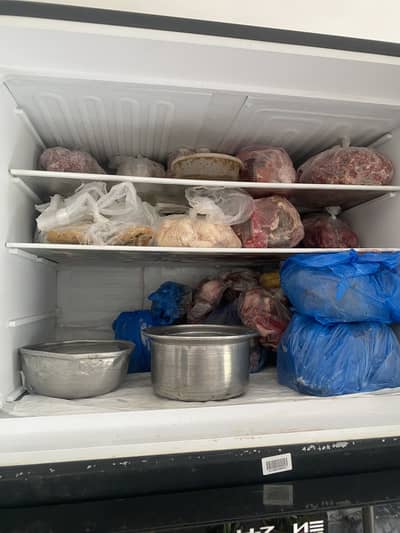 Dawlance  Refrige look new condition