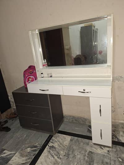 dressing 7 drawers for sell