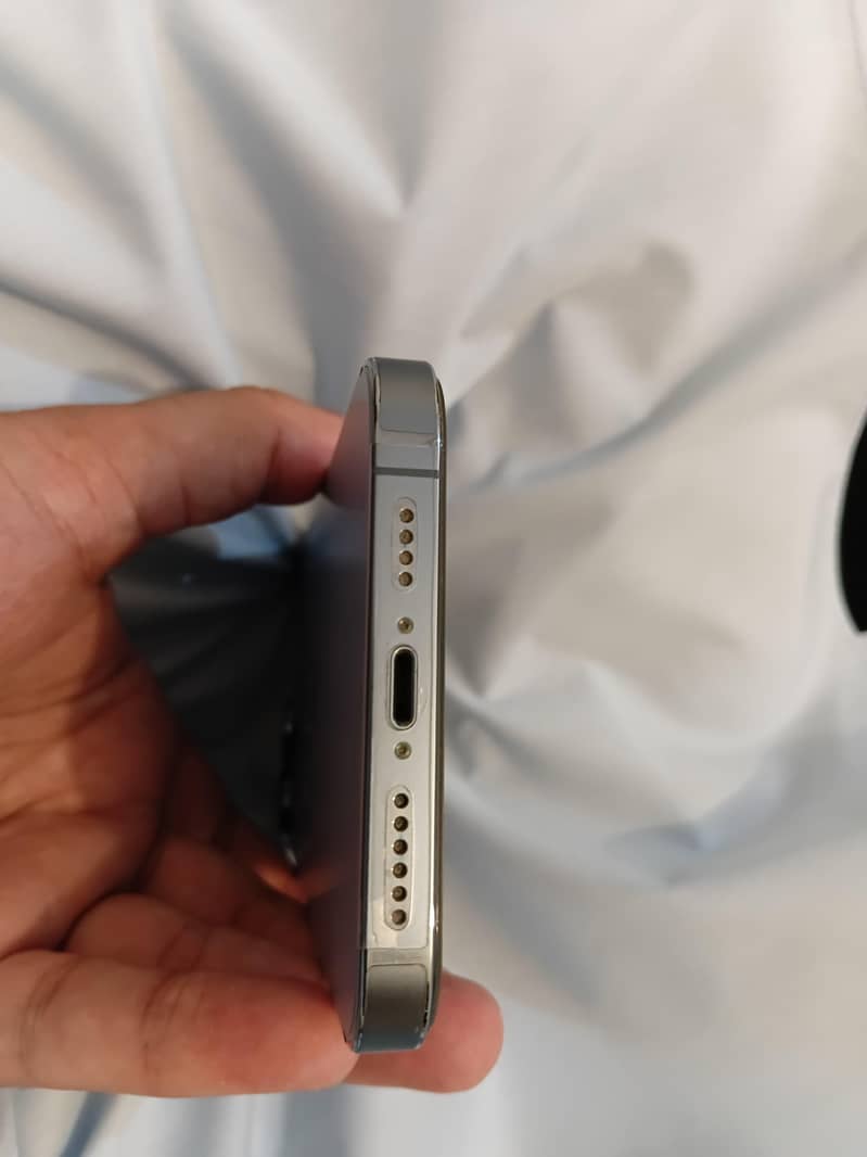 Apple iPhone 13 Pro Max 2