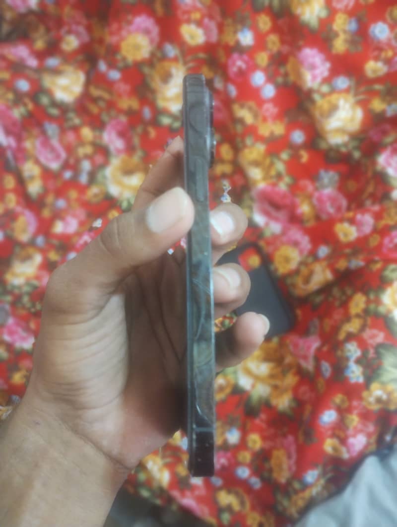 iPhone 14 Pro Max 8