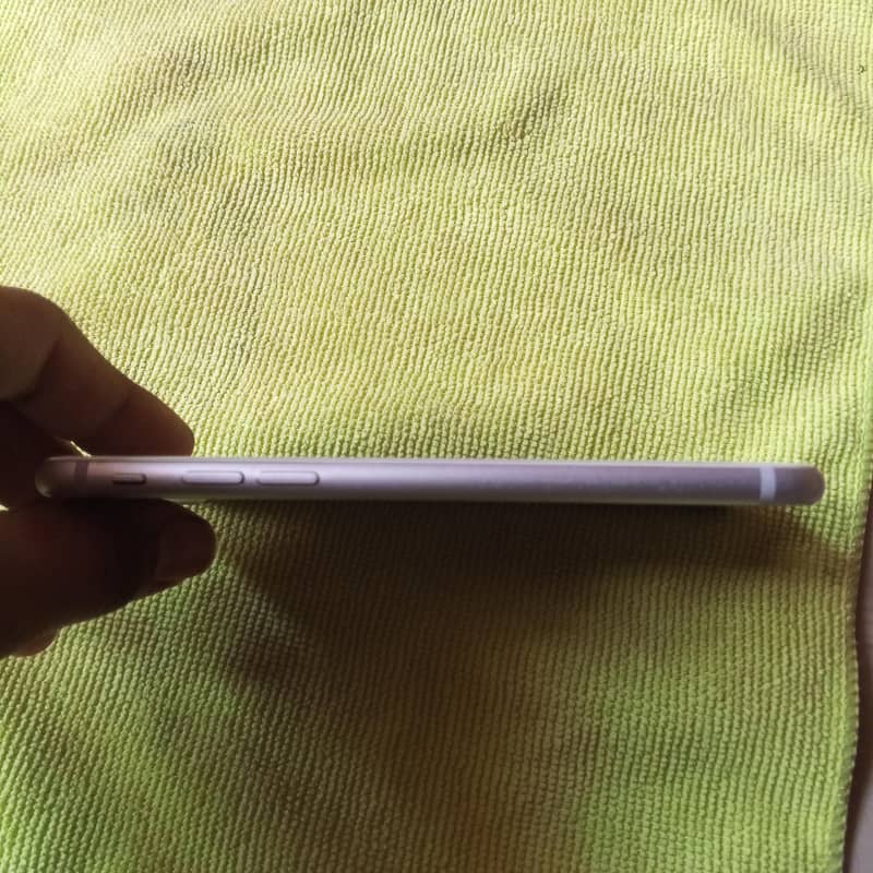 Apple iPhone 7 3