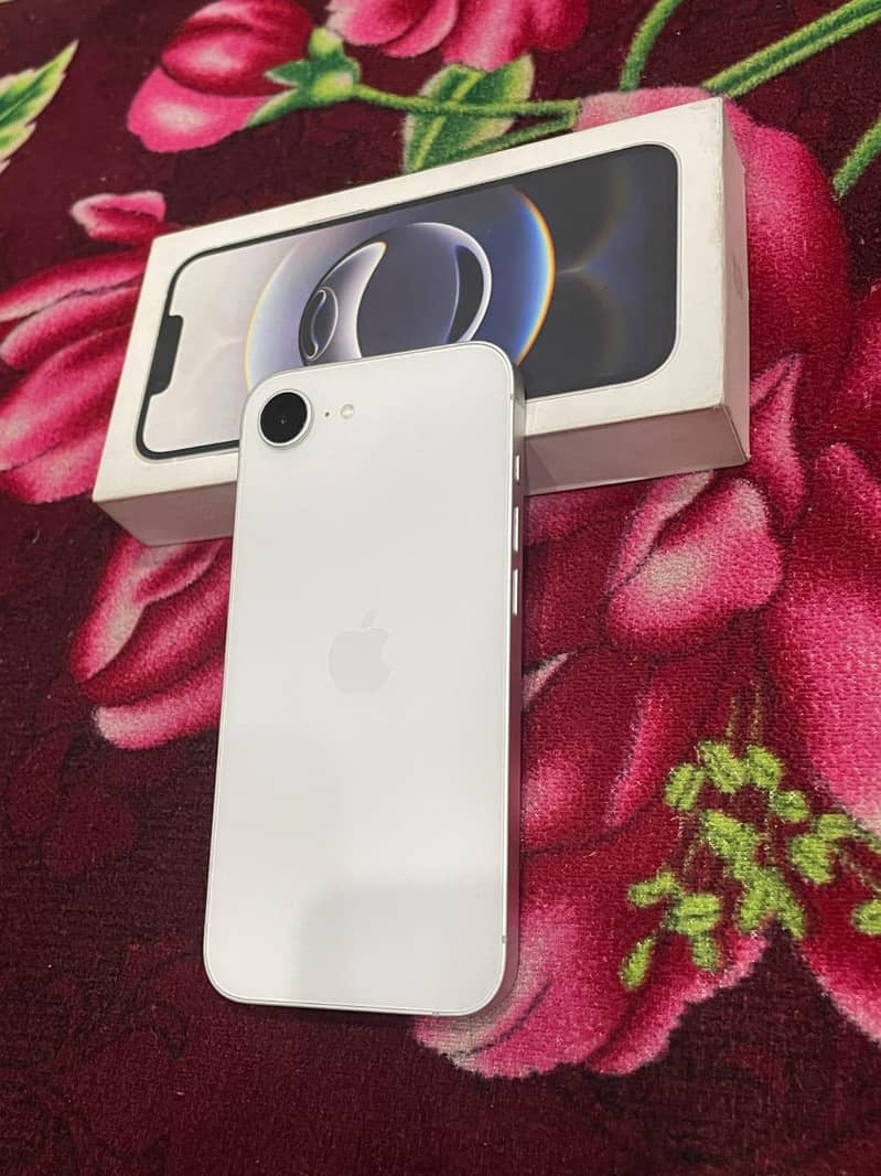 iPhone 16e JV 128 1