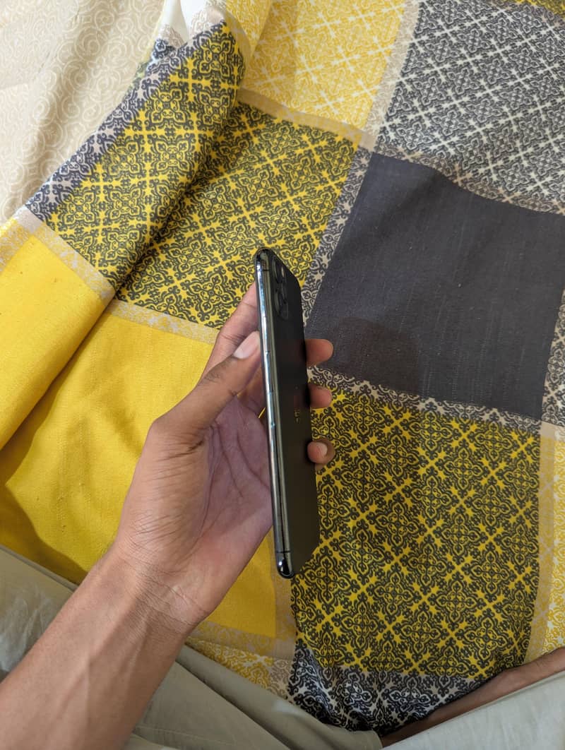 iPhone 11 Pro Max 2