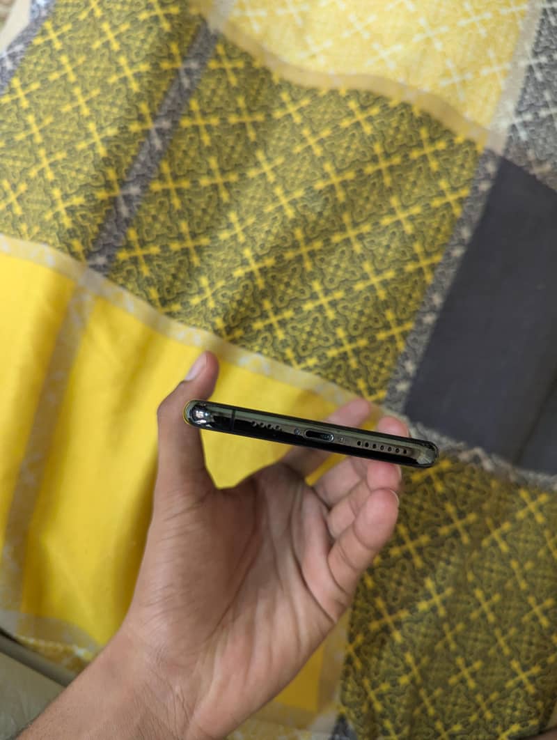 iPhone 11 Pro Max 7
