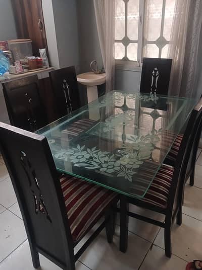 Dinnig Table