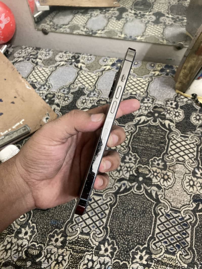Iphone 12 pro max 1
