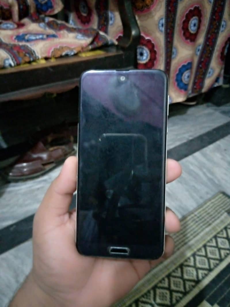 Sharp Aquos R2 5