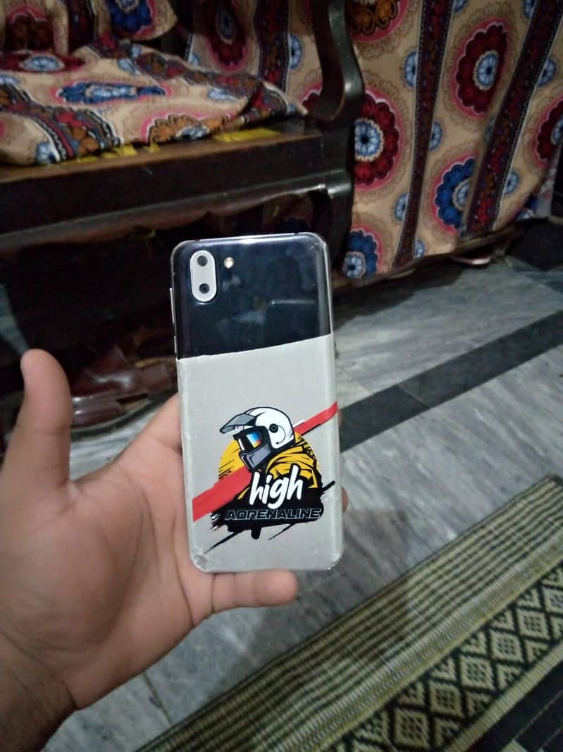 Sharp Aquos R2 6