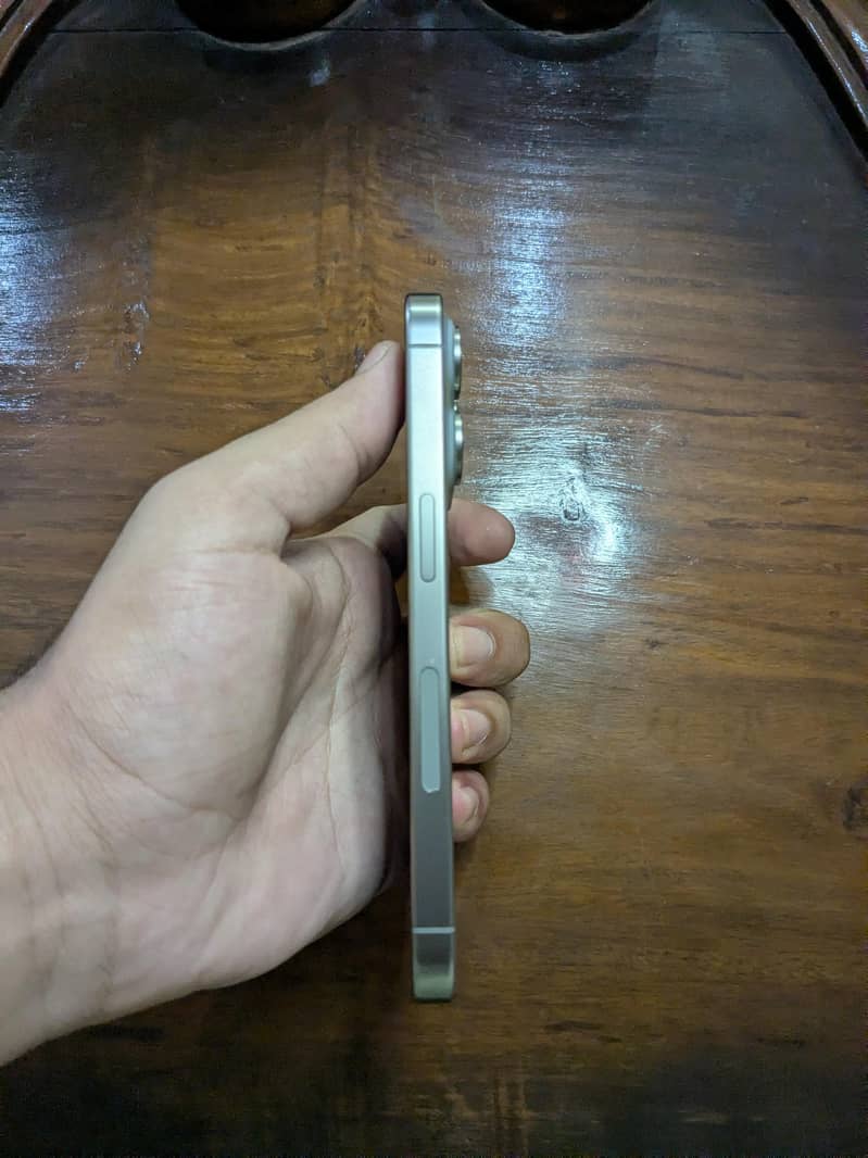 iPhone 15 Pro 4