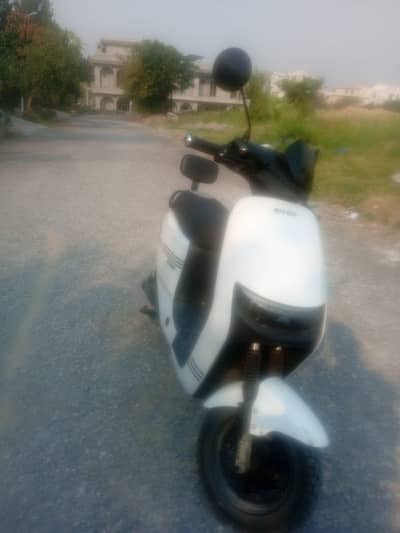 Electric scooty for sale