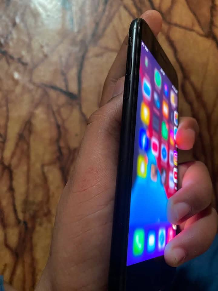 Apple iPhone 7 1