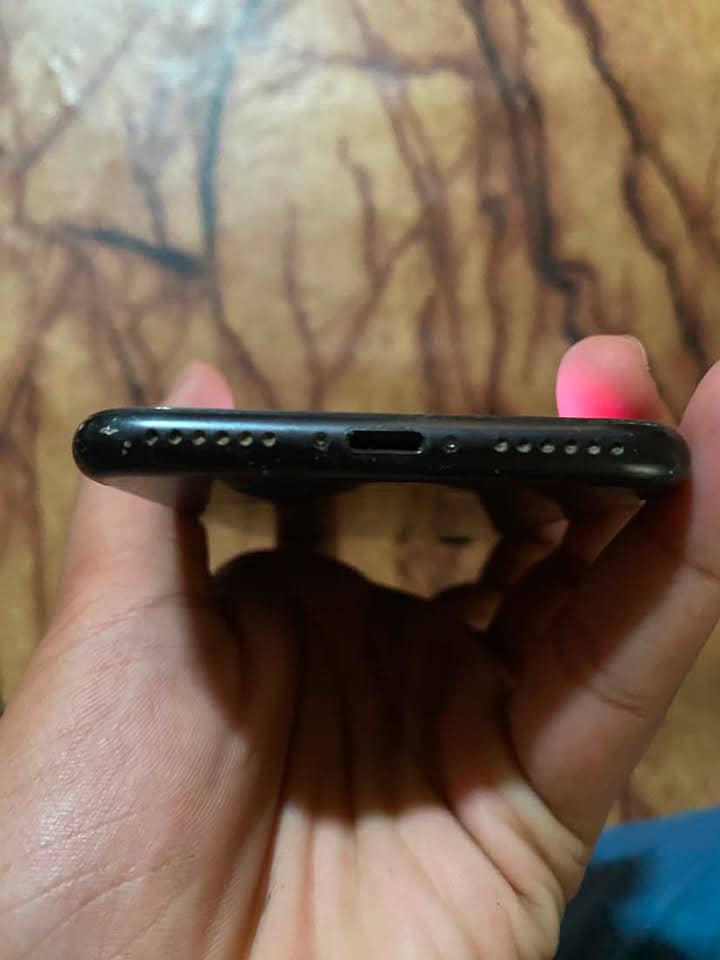 Apple iPhone 7 3