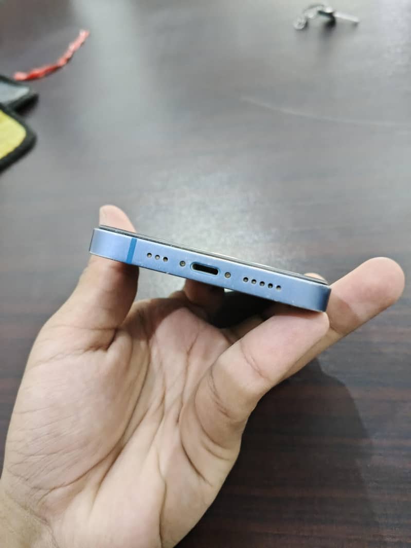 Apple iPhone 13 1