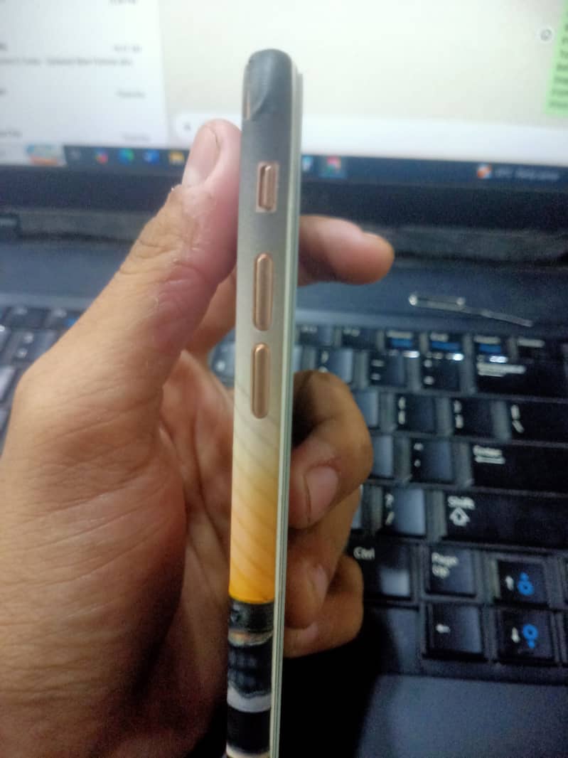 Apple iPhone 8 1